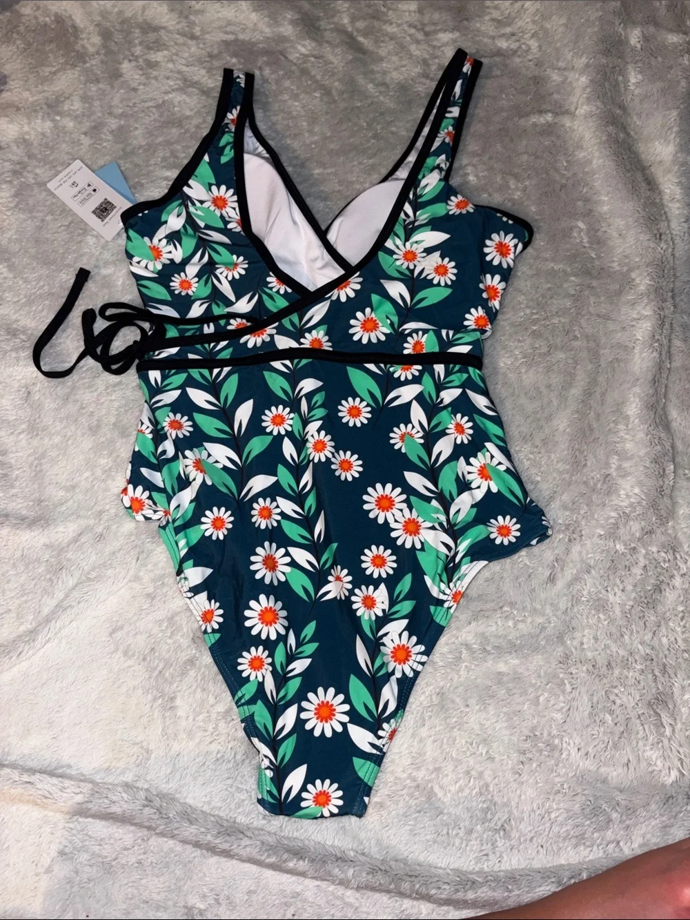 Cupshe figure flattering